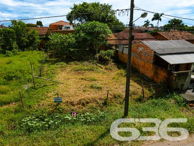 TERRENO PRONTO PARA CONSTRUÇÃO NO BAIRRO SALINAS, BALNEÁRIO BARRA DO SUL

Descubra o local perfeito para construir a casa dos seus sonhos no bairro Salinas, Balneário Barra do Sul. Este terreno de 360m², totalmente preparado para construção, é a tela em branco ideal para quem deseja criar um lar sob medida, cercado pela tranquilidade e beleza natural do litoral catarinense.

Este terreno oferece não apenas um espaço generoso para construção, mas também a chance de viver em uma das áreas mais cobiçadas de Balneário Barra do Sul. Com fácil acesso a praias deslumbrantes e uma comunidade acolhedora, é o cenário ideal para quem busca qualidade de vida ao lado da natureza.

Imagine acordar todos os dias com a brisa do mar e o som das ondas. Salinas proporciona uma experiência de vida única, onde cada dia é uma nova oportunidade para explorar praias paradisíacas, praticar esportes aquáticos ou simplesmente relaxar ao sol.

Com mais de três décadas de atuação no mercado imobiliário, a 636 Negócios Imobiliários é sua aliada na busca pelo terreno perfeito. Nossa equipe está pronta para ajudá-lo a realizar seu projeto de vida em Balneário Barra do Sul.

Não perca esta chance de construir seu futuro em um dos locais mais desejados do litoral. Entre em contato e saiba mais:

Telefone: (47) 3448-3636
WhatsApp: (47) 99190-0636
Este e outros milhares de imóveis no site: i636.com.br