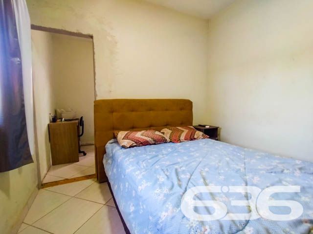 Descubra a tranquilidade e a beleza de viver em Balneário Barra do Sul com esta encantadora residência, situada no coração do Centro. Esta casa térrea padrão, oferece um refúgio perfeito com uma área construída de 110m² em um terreno de 300m², proporcionando um espaço amplo e acolhedor para você e sua família.

Ao entrar, você será recebido por uma sala de estar espaçosa, criando um espaço acolhedor para receber amigos e familiares. A casa dispõe de um dormitório confortável com ar condicionado e guarda-roupa embutido, garantindo privacidade e conforto. Além disso, inclui uma suíte com closet, ideal para quem procura um espaço mais íntimo e organizado.

A cozinha é um verdadeiro convite ao prazer culinário, totalmente equipada e integrada com a sala de jantar, perfeita para preparar refeições enquanto desfruta da companhia de seus convidados. A área de serviço completa as necessidades práticas do dia a dia.

Para os amantes de entretenimento e lazer, a residência oferece uma área de festa com churrasqueira, perfeita para confraternizações em família ou entre amigos. O jardim e a varanda proporcionam um ambiente agradável para relaxar ao ar livre e desfrutar do clima agradável da região.

Este imóvel também conta com três vagas de garagem descobertas e uma coberta, proporcionando comodidade e segurança para seus veículos. A propriedade é cercada, garantindo privacidade e segurança, e inclui recursos como interfone e despensa, adicionando um extra de praticidade e conforto ao seu dia a dia.

Localizada próxima ao P.A. 24h do centro, a casa oferece fácil acesso a serviços públicos essenciais, transportes públicos, hospitais e muito mais, assegurando que todas as suas necessidades sejam facilmente atendidas.

Viva a experiência de residir em um imóvel que combina conforto, segurança e localização privilegiada. Esta casa não apenas oferece um lar, mas um estilo de vida que poucos podem desfrutar. Venha conhecer e se apaixonar por cada detalhe! Agende sua visita e sinta o orgulho de chamar este lugar de seu novo lar.
 
636 NEGÓCIOS IMOBILIÁRIOS: A SUA MELHOR ESCOLHA
Com mais de 30 anos de experiência, a 636 Negócios Imobiliários é sua parceira ideal para encontrar o imóvel perfeito. Estamos prontos para ajudá-lo a fazer deste imóvel o seu novo lar.
 
Telefone: (47) 3451-0636
WhatsApp: (47) 99190-0636
 
Não perca esta oportunidade única. Visite nosso site para mais informações: i636.com.br