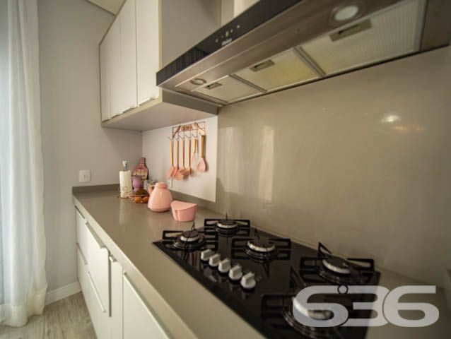 BELÍSSIMA CASA COM 1 SUÍTE E 2 QUARTOS EM BALNEÁRIO BARRA DO SUL, SANTA CATARINA

São 350 m² de terreno e 164 m² de área construída de uma charmosa e sofisticada casa de excelente padrão de construção e ótimos acabamentos. O imóvel contém móveis embutidos e uma pintura impecável, proporcionando um aspecto exuberante no ambiente. 

Sua composição dispõe de cômodos amplos e super confortáveis, composta de 1 suíte magnífica com closet e mais 2 dormitórios, sala, copa e cozinha conjugadas, sala de jogos, área de serviço e 2 banheiros.  

Para proporcionar prazerosos e relaxantes momentos de lazer, na área externa da casa possui uma maravilhosa piscina. Além de um vasto espaço de garagem, para até 5 carros, sendo 2 vagas cobertas.

Localizada no bairro Costeira em Balneário Barra do Sul, um dos municípios mais atraentes e exuberantes do litoral catarinense, contendo maravilhosas paisagens e praias fantásticas com inúmeras opções de lazer e fácil acesso às rodovias e praias da região. O imóvel situa-se há cerca de 160 metros da lagoa. 

Agende já sua visita com um de nossos corretores e saiba mais sobre essa vantajosa e esplêndida residência, quem sabe não seja seu novo lar.
Esperamos por você!!!

Fale conosco:

IMOBILIÁRIA 636.
Telefone: (47) 3448-3636
WhatsApp: (47) 99190-0636
