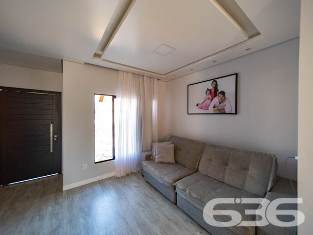 BELÍSSIMA CASA COM 1 SUÍTE E 2 QUARTOS EM BALNEÁRIO BARRA DO SUL, SANTA CATARINA

São 350 m² de terreno e 164 m² de área construída de uma charmosa e sofisticada casa de excelente padrão de construção e ótimos acabamentos. O imóvel contém móveis embutidos e uma pintura impecável, proporcionando um aspecto exuberante no ambiente. 

Sua composição dispõe de cômodos amplos e super confortáveis, composta de 1 suíte magnífica com closet e mais 2 dormitórios, sala, copa e cozinha conjugadas, sala de jogos, área de serviço e 2 banheiros.  

Para proporcionar prazerosos e relaxantes momentos de lazer, na área externa da casa possui uma maravilhosa piscina. Além de um vasto espaço de garagem, para até 5 carros, sendo 2 vagas cobertas.

Localizada no bairro Costeira em Balneário Barra do Sul, um dos municípios mais atraentes e exuberantes do litoral catarinense, contendo maravilhosas paisagens e praias fantásticas com inúmeras opções de lazer e fácil acesso às rodovias e praias da região. O imóvel situa-se há cerca de 160 metros da lagoa. 

Agende já sua visita com um de nossos corretores e saiba mais sobre essa vantajosa e esplêndida residência, quem sabe não seja seu novo lar.
Esperamos por você!!!

Fale conosco:

IMOBILIÁRIA 636.
Telefone: (47) 3448-3636
WhatsApp: (47) 99190-0636