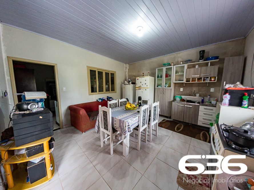 CASA À VENDA NO CENTRO, EM BALNEÁRIO BARRA DO SUL - ESTUDA PERMUTA POR JOINVILLE. 

São 80m² em alvenaria de concreto armado e telhas do tipo romana. 
Terreno com 288m² alto, murado, com casa construída nos fundos do terreno.  

A residência dispõe de 2 quartos amplos e uma suíte, sala e cozinha conjugada e banheiro social, 2 vagas cobertas, área de festa de churrasqueira, forno a lenha e fogão de lenha.

Contendo na parte externa da casa um amplo espaço com árvores frutíferas e pátio britado para circulação.

Localizada no bairro Centro, em Balneário Barra do Sul, pertinho do comércio, da pra fazer tudo a pé, município de suma importância para o estado de Santa Catarina, possui inúmeras opções de lazer e passeios com maravilhosas paisagens e praias exuberantes.

O terreno se situa próximo de estabelecimentos e comércios de grande utilidade diária como, mercado, restaurante, pousada e outros serviços. Com fácil acesso para a avenida São Francisco do Sul, há cerca de 2 km de distância da praia do Bispo.


ESTUDA PERMUTA POR CASA EM JOINVILLE ATÉ 300 MIL, SALDO À VISTA. 

Fale Conosco
Imobiliária 636 em Balneário Barra do Sul 47 3448-3636
WhatsApp 47 99190-0636