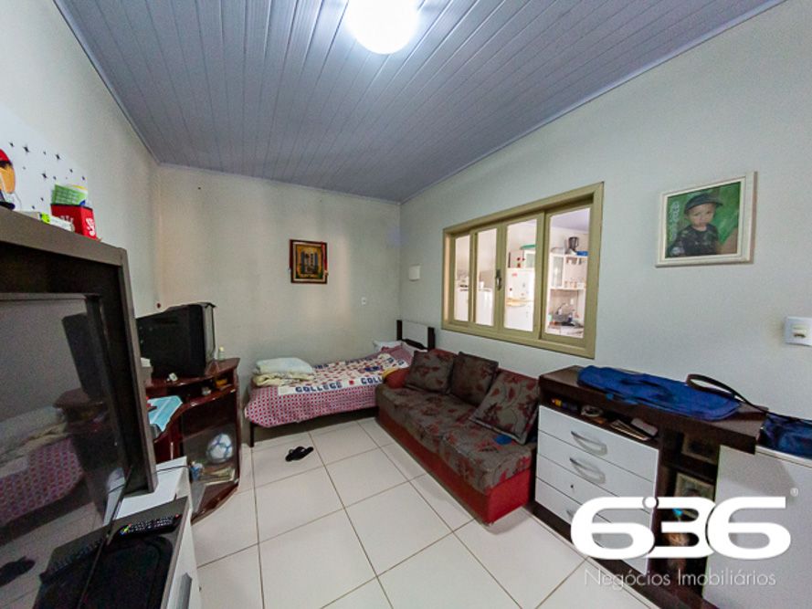 CASA À VENDA NO CENTRO, EM BALNEÁRIO BARRA DO SUL - ESTUDA PERMUTA POR JOINVILLE. 

São 80m² em alvenaria de concreto armado e telhas do tipo romana. 
Terreno com 288m² alto, murado, com casa construída nos fundos do terreno.  

A residência dispõe de 2 quartos amplos e uma suíte, sala e cozinha conjugada e banheiro social, 2 vagas cobertas, área de festa de churrasqueira, forno a lenha e fogão de lenha.

Contendo na parte externa da casa um amplo espaço com árvores frutíferas e pátio britado para circulação.

Localizada no bairro Centro, em Balneário Barra do Sul, pertinho do comércio, da pra fazer tudo a pé, município de suma importância para o estado de Santa Catarina, possui inúmeras opções de lazer e passeios com maravilhosas paisagens e praias exuberantes.

O terreno se situa próximo de estabelecimentos e comércios de grande utilidade diária como, mercado, restaurante, pousada e outros serviços. Com fácil acesso para a avenida São Francisco do Sul, há cerca de 2 km de distância da praia do Bispo.


ESTUDA PERMUTA POR CASA EM JOINVILLE ATÉ 300 MIL, SALDO À VISTA. 

Fale Conosco
Imobiliária 636 em Balneário Barra do Sul 47 3448-3636
WhatsApp 47 99190-0636