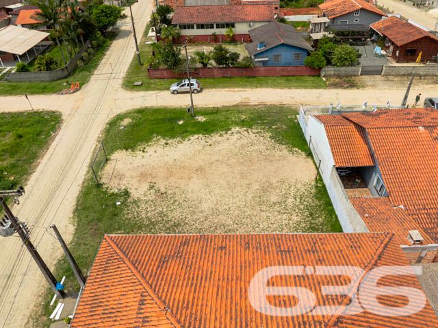 Terreno à Venda em Balneário Barra do Sul - Espaço e Versatilidade com Vista para o Futuro

Descubra o local perfeito para construir a casa dos seus sonhos ou um investimento próspero em Balneário Barra do Sul, SC. Situado no vibrante coração do Centro, este terreno em esquina oferece uma combinação única de localização privilegiada, espaço generoso e acesso fácil, sendo ideal para famílias e investidores que buscam tranquilidade e conveniência.

Localização Privilegiada: Situado no Centro, você estará próximo a comodidades essenciais, incluindo lojas, escolas e serviços locais.
Flexibilidade no Projeto: O terreno permite uma ampla variedade de construções, adequando-se a projetos residenciais personalizados ou a investimentos comerciais devido à sua localização estratégica.
Investimento Valioso: Balneário Barra do Sul é conhecida por seu crescimento constante e valorização imobiliária, tornando este terreno uma excelente escolha para investimento a longo prazo.

Este terreno não é apenas um pedaço de terra, mas um portal para inúmeras possibilidades, oferecendo a base perfeita para construir não apenas edificações, mas também sonhos. Seja para investimento ou para construir a casa dos seus sonhos, este terreno representa uma oportunidade sem igual.

Não perca esta oportunidade única! Entre em contato conosco hoje mesmo e descubra como você pode transformar este espaço no seu próximo grande projeto!
 
636 NEGÓCIOS IMOBILIÁRIOS: A SUA MELHOR ESCOLHA
Com mais de 30 anos de experiência, a 636 Negócios Imobiliários é sua parceira ideal para encontrar o imóvel perfeito. Estamos prontos para ajudá-lo a fazer deste imóvel o seu novo lar.
 
Telefone: (47) 3451-0636
WhatsApp: (47) 99190-0636
 
Não perca esta oportunidade única. Visite nosso site para mais informações: i636.com.br