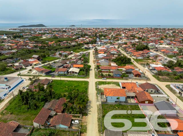 Terreno à Venda em Balneário Barra do Sul - Espaço e Versatilidade com Vista para o Futuro

Descubra o local perfeito para construir a casa dos seus sonhos ou um investimento próspero em Balneário Barra do Sul, SC. Situado no vibrante coração do Centro, este terreno em esquina oferece uma combinação única de localização privilegiada, espaço generoso e acesso fácil, sendo ideal para famílias e investidores que buscam tranquilidade e conveniência.

Localização Privilegiada: Situado no Centro, você estará próximo a comodidades essenciais, incluindo lojas, escolas e serviços locais.
Flexibilidade no Projeto: O terreno permite uma ampla variedade de construções, adequando-se a projetos residenciais personalizados ou a investimentos comerciais devido à sua localização estratégica.
Investimento Valioso: Balneário Barra do Sul é conhecida por seu crescimento constante e valorização imobiliária, tornando este terreno uma excelente escolha para investimento a longo prazo.

Este terreno não é apenas um pedaço de terra, mas um portal para inúmeras possibilidades, oferecendo a base perfeita para construir não apenas edificações, mas também sonhos. Seja para investimento ou para construir a casa dos seus sonhos, este terreno representa uma oportunidade sem igual.

Não perca esta oportunidade única! Entre em contato conosco hoje mesmo e descubra como você pode transformar este espaço no seu próximo grande projeto!
 
636 NEGÓCIOS IMOBILIÁRIOS: A SUA MELHOR ESCOLHA
Com mais de 30 anos de experiência, a 636 Negócios Imobiliários é sua parceira ideal para encontrar o imóvel perfeito. Estamos prontos para ajudá-lo a fazer deste imóvel o seu novo lar.
 
Telefone: (47) 3451-0636
WhatsApp: (47) 99190-0636
 
Não perca esta oportunidade única. Visite nosso site para mais informações: i636.com.br
