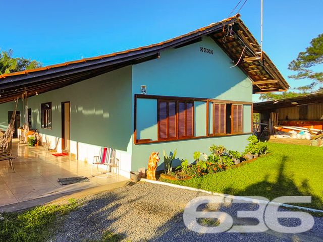 Desvende um espaço onde a história e o conforto se entrelaçam, apresentado pela 636 Negócios Imobiliários, uma empresa cuja experiência ultrapassa três décadas no mercado imobiliário. Com orgulho, trazemos ao cenário de Balneário Barra do Sul/SC, esta residência térrea que não só habita um terreno generoso com dimensões que prometem amplitude e uma aura de liberdade, mas também resguarda a tranquilidade que só a região de Costeira pode oferecer.

A sala de estar, espaçosa e iluminada, convida a momentos memoráveis em família, enquanto o jardim exterior, minuciosamente cuidado, ecoa serenidade e é o palco perfeito para desfrutar do clima agradável que a natureza oferece. A cozinha, prática e repleta de vida, é o coração da casa, onde receitas são compartilhadas e risos se multiplicam.

Três dormitórios e mais uma suíte confortável, asseguram o repouso necessário após dias intensos. A área de festas com churrasqueira e forno a lenha é um convite aberto ao entretenimento e à confraternização, delineando o perfil ideal para quem valoriza tanto a privacidade quanto a socialização.

Detalhes técnicos não foram esquecidos: a propriedade está convenientemente localizada próximo a vias de acesso, transportes públicos, escolas, hospitais e serviços essenciais, assegurando que todas as necessidades sejam atendidas com facilidade. E, para aqueles que não abrem mão da conectividade, a internet já está ao seu dispor.

Sobre a negociação, há possibilidade de permuta por imóvel de menor valor, localizado também em Balneário Barra do Sul.

A 636 Negócios Imobiliários, reconhecida por sua perícia técnico-jurídica, está pronta para lhe acompanhar em cada etapa deste novo capítulo. Porque uma grande empresa só se constrói com grandes pessoas, e a próxima grande pessoa a contribuir para nossa história poderá ser você, ao escolher este imóvel como seu novo lar. Descubra a harmonia perfeita entre passado, presente e futuro neste endereço e torne-se parte de um legado de satisfação e felicidade.
 
636 NEGÓCIOS IMOBILIÁRIOS: A SUA MELHOR ESCOLHA
Com mais de 30 anos de experiência, a 636 Negócios Imobiliários é sua parceira ideal para encontrar o imóvel perfeito. Estamos prontos para ajudá-lo a fazer deste imóvel o seu novo lar.
 
Telefone: (47) 3451-0636
WhatsApp: (47) 99190-0636
 
Não perca esta oportunidade única. Visite nosso site para mais informações: i636.com.br