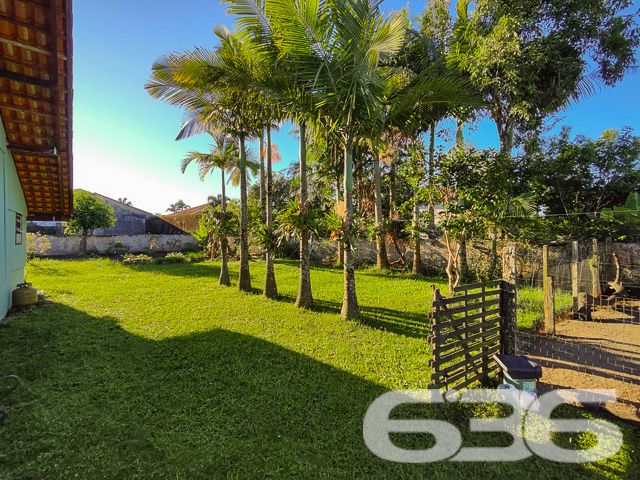 Desvende um espaço onde a história e o conforto se entrelaçam, apresentado pela 636 Negócios Imobiliários, uma empresa cuja experiência ultrapassa três décadas no mercado imobiliário. Com orgulho, trazemos ao cenário de Balneário Barra do Sul/SC, esta residência térrea que não só habita um terreno generoso com dimensões que prometem amplitude e uma aura de liberdade, mas também resguarda a tranquilidade que só a região de Costeira pode oferecer.

A sala de estar, espaçosa e iluminada, convida a momentos memoráveis em família, enquanto o jardim exterior, minuciosamente cuidado, ecoa serenidade e é o palco perfeito para desfrutar do clima agradável que a natureza oferece. A cozinha, prática e repleta de vida, é o coração da casa, onde receitas são compartilhadas e risos se multiplicam.

Três dormitórios e mais uma suíte confortável, asseguram o repouso necessário após dias intensos. A área de festas com churrasqueira e forno a lenha é um convite aberto ao entretenimento e à confraternização, delineando o perfil ideal para quem valoriza tanto a privacidade quanto a socialização.

Detalhes técnicos não foram esquecidos: a propriedade está convenientemente localizada próximo a vias de acesso, transportes públicos, escolas, hospitais e serviços essenciais, assegurando que todas as necessidades sejam atendidas com facilidade. E, para aqueles que não abrem mão da conectividade, a internet já está ao seu dispor.

Sobre a negociação, há possibilidade de permuta por imóvel de menor valor, localizado também em Balneário Barra do Sul.

A 636 Negócios Imobiliários, reconhecida por sua perícia técnico-jurídica, está pronta para lhe acompanhar em cada etapa deste novo capítulo. Porque uma grande empresa só se constrói com grandes pessoas, e a próxima grande pessoa a contribuir para nossa história poderá ser você, ao escolher este imóvel como seu novo lar. Descubra a harmonia perfeita entre passado, presente e futuro neste endereço e torne-se parte de um legado de satisfação e felicidade.
 
636 NEGÓCIOS IMOBILIÁRIOS: A SUA MELHOR ESCOLHA
Com mais de 30 anos de experiência, a 636 Negócios Imobiliários é sua parceira ideal para encontrar o imóvel perfeito. Estamos prontos para ajudá-lo a fazer deste imóvel o seu novo lar.
 
Telefone: (47) 3451-0636
WhatsApp: (47) 99190-0636
 
Não perca esta oportunidade única. Visite nosso site para mais informações: i636.com.br