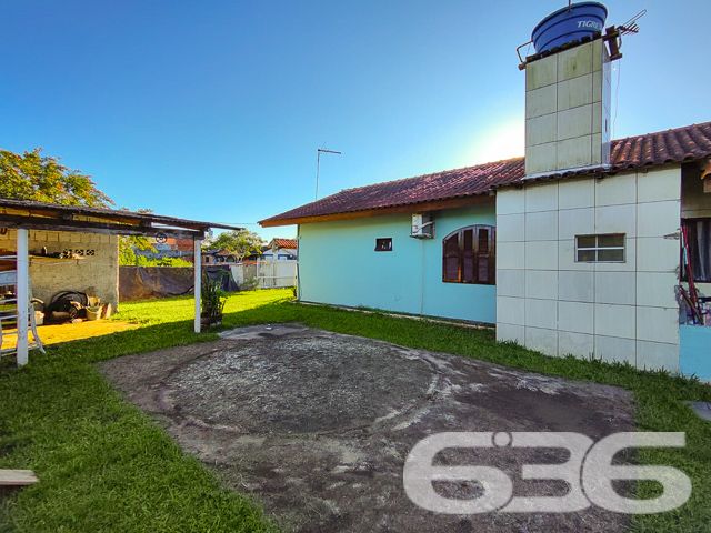 Desvende um espaço onde a história e o conforto se entrelaçam, apresentado pela 636 Negócios Imobiliários, uma empresa cuja experiência ultrapassa três décadas no mercado imobiliário. Com orgulho, trazemos ao cenário de Balneário Barra do Sul/SC, esta residência térrea que não só habita um terreno generoso com dimensões que prometem amplitude e uma aura de liberdade, mas também resguarda a tranquilidade que só a região de Costeira pode oferecer.

A sala de estar, espaçosa e iluminada, convida a momentos memoráveis em família, enquanto o jardim exterior, minuciosamente cuidado, ecoa serenidade e é o palco perfeito para desfrutar do clima agradável que a natureza oferece. A cozinha, prática e repleta de vida, é o coração da casa, onde receitas são compartilhadas e risos se multiplicam.

Três dormitórios e mais uma suíte confortável, asseguram o repouso necessário após dias intensos. A área de festas com churrasqueira e forno a lenha é um convite aberto ao entretenimento e à confraternização, delineando o perfil ideal para quem valoriza tanto a privacidade quanto a socialização.

Detalhes técnicos não foram esquecidos: a propriedade está convenientemente localizada próximo a vias de acesso, transportes públicos, escolas, hospitais e serviços essenciais, assegurando que todas as necessidades sejam atendidas com facilidade. E, para aqueles que não abrem mão da conectividade, a internet já está ao seu dispor.

Sobre a negociação, há possibilidade de permuta por imóvel de menor valor, localizado também em Balneário Barra do Sul.

A 636 Negócios Imobiliários, reconhecida por sua perícia técnico-jurídica, está pronta para lhe acompanhar em cada etapa deste novo capítulo. Porque uma grande empresa só se constrói com grandes pessoas, e a próxima grande pessoa a contribuir para nossa história poderá ser você, ao escolher este imóvel como seu novo lar. Descubra a harmonia perfeita entre passado, presente e futuro neste endereço e torne-se parte de um legado de satisfação e felicidade.
 
636 NEGÓCIOS IMOBILIÁRIOS: A SUA MELHOR ESCOLHA
Com mais de 30 anos de experiência, a 636 Negócios Imobiliários é sua parceira ideal para encontrar o imóvel perfeito. Estamos prontos para ajudá-lo a fazer deste imóvel o seu novo lar.
 
Telefone: (47) 3451-0636
WhatsApp: (47) 99190-0636
 
Não perca esta oportunidade única. Visite nosso site para mais informações: i636.com.br