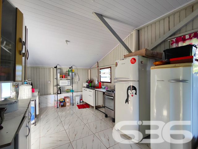 Desvende um espaço onde a história e o conforto se entrelaçam, apresentado pela 636 Negócios Imobiliários, uma empresa cuja experiência ultrapassa três décadas no mercado imobiliário. Com orgulho, trazemos ao cenário de Balneário Barra do Sul/SC, esta residência térrea que não só habita um terreno generoso com dimensões que prometem amplitude e uma aura de liberdade, mas também resguarda a tranquilidade que só a região de Costeira pode oferecer.

A sala de estar, espaçosa e iluminada, convida a momentos memoráveis em família, enquanto o jardim exterior, minuciosamente cuidado, ecoa serenidade e é o palco perfeito para desfrutar do clima agradável que a natureza oferece. A cozinha, prática e repleta de vida, é o coração da casa, onde receitas são compartilhadas e risos se multiplicam.

Três dormitórios e mais uma suíte confortável, asseguram o repouso necessário após dias intensos. A área de festas com churrasqueira e forno a lenha é um convite aberto ao entretenimento e à confraternização, delineando o perfil ideal para quem valoriza tanto a privacidade quanto a socialização.

Detalhes técnicos não foram esquecidos: a propriedade está convenientemente localizada próximo a vias de acesso, transportes públicos, escolas, hospitais e serviços essenciais, assegurando que todas as necessidades sejam atendidas com facilidade. E, para aqueles que não abrem mão da conectividade, a internet já está ao seu dispor.

Sobre a negociação, há possibilidade de permuta por imóvel de menor valor, localizado também em Balneário Barra do Sul.

A 636 Negócios Imobiliários, reconhecida por sua perícia técnico-jurídica, está pronta para lhe acompanhar em cada etapa deste novo capítulo. Porque uma grande empresa só se constrói com grandes pessoas, e a próxima grande pessoa a contribuir para nossa história poderá ser você, ao escolher este imóvel como seu novo lar. Descubra a harmonia perfeita entre passado, presente e futuro neste endereço e torne-se parte de um legado de satisfação e felicidade.
 
636 NEGÓCIOS IMOBILIÁRIOS: A SUA MELHOR ESCOLHA
Com mais de 30 anos de experiência, a 636 Negócios Imobiliários é sua parceira ideal para encontrar o imóvel perfeito. Estamos prontos para ajudá-lo a fazer deste imóvel o seu novo lar.
 
Telefone: (47) 3451-0636
WhatsApp: (47) 99190-0636
 
Não perca esta oportunidade única. Visite nosso site para mais informações: i636.com.br
