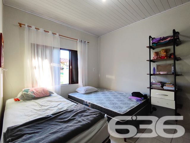 Desvende um espaço onde a história e o conforto se entrelaçam, apresentado pela 636 Negócios Imobiliários, uma empresa cuja experiência ultrapassa três décadas no mercado imobiliário. Com orgulho, trazemos ao cenário de Balneário Barra do Sul/SC, esta residência térrea que não só habita um terreno generoso com dimensões que prometem amplitude e uma aura de liberdade, mas também resguarda a tranquilidade que só a região de Costeira pode oferecer.

A sala de estar, espaçosa e iluminada, convida a momentos memoráveis em família, enquanto o jardim exterior, minuciosamente cuidado, ecoa serenidade e é o palco perfeito para desfrutar do clima agradável que a natureza oferece. A cozinha, prática e repleta de vida, é o coração da casa, onde receitas são compartilhadas e risos se multiplicam.

Três dormitórios e mais uma suíte confortável, asseguram o repouso necessário após dias intensos. A área de festas com churrasqueira e forno a lenha é um convite aberto ao entretenimento e à confraternização, delineando o perfil ideal para quem valoriza tanto a privacidade quanto a socialização.

Detalhes técnicos não foram esquecidos: a propriedade está convenientemente localizada próximo a vias de acesso, transportes públicos, escolas, hospitais e serviços essenciais, assegurando que todas as necessidades sejam atendidas com facilidade. E, para aqueles que não abrem mão da conectividade, a internet já está ao seu dispor.

Sobre a negociação, há possibilidade de permuta por imóvel de menor valor, localizado também em Balneário Barra do Sul.

A 636 Negócios Imobiliários, reconhecida por sua perícia técnico-jurídica, está pronta para lhe acompanhar em cada etapa deste novo capítulo. Porque uma grande empresa só se constrói com grandes pessoas, e a próxima grande pessoa a contribuir para nossa história poderá ser você, ao escolher este imóvel como seu novo lar. Descubra a harmonia perfeita entre passado, presente e futuro neste endereço e torne-se parte de um legado de satisfação e felicidade.
 
636 NEGÓCIOS IMOBILIÁRIOS: A SUA MELHOR ESCOLHA
Com mais de 30 anos de experiência, a 636 Negócios Imobiliários é sua parceira ideal para encontrar o imóvel perfeito. Estamos prontos para ajudá-lo a fazer deste imóvel o seu novo lar.
 
Telefone: (47) 3451-0636
WhatsApp: (47) 99190-0636
 
Não perca esta oportunidade única. Visite nosso site para mais informações: i636.com.br