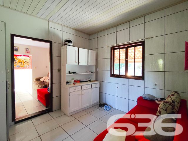 Desvende um espaço onde a história e o conforto se entrelaçam, apresentado pela 636 Negócios Imobiliários, uma empresa cuja experiência ultrapassa três décadas no mercado imobiliário. Com orgulho, trazemos ao cenário de Balneário Barra do Sul/SC, esta residência térrea que não só habita um terreno generoso com dimensões que prometem amplitude e uma aura de liberdade, mas também resguarda a tranquilidade que só a região de Costeira pode oferecer.

A sala de estar, espaçosa e iluminada, convida a momentos memoráveis em família, enquanto o jardim exterior, minuciosamente cuidado, ecoa serenidade e é o palco perfeito para desfrutar do clima agradável que a natureza oferece. A cozinha, prática e repleta de vida, é o coração da casa, onde receitas são compartilhadas e risos se multiplicam.

Três dormitórios e mais uma suíte confortável, asseguram o repouso necessário após dias intensos. A área de festas com churrasqueira e forno a lenha é um convite aberto ao entretenimento e à confraternização, delineando o perfil ideal para quem valoriza tanto a privacidade quanto a socialização.

Detalhes técnicos não foram esquecidos: a propriedade está convenientemente localizada próximo a vias de acesso, transportes públicos, escolas, hospitais e serviços essenciais, assegurando que todas as necessidades sejam atendidas com facilidade. E, para aqueles que não abrem mão da conectividade, a internet já está ao seu dispor.

Sobre a negociação, há possibilidade de permuta por imóvel de menor valor, localizado também em Balneário Barra do Sul.

A 636 Negócios Imobiliários, reconhecida por sua perícia técnico-jurídica, está pronta para lhe acompanhar em cada etapa deste novo capítulo. Porque uma grande empresa só se constrói com grandes pessoas, e a próxima grande pessoa a contribuir para nossa história poderá ser você, ao escolher este imóvel como seu novo lar. Descubra a harmonia perfeita entre passado, presente e futuro neste endereço e torne-se parte de um legado de satisfação e felicidade.
 
636 NEGÓCIOS IMOBILIÁRIOS: A SUA MELHOR ESCOLHA
Com mais de 30 anos de experiência, a 636 Negócios Imobiliários é sua parceira ideal para encontrar o imóvel perfeito. Estamos prontos para ajudá-lo a fazer deste imóvel o seu novo lar.
 
Telefone: (47) 3451-0636
WhatsApp: (47) 99190-0636
 
Não perca esta oportunidade única. Visite nosso site para mais informações: i636.com.br