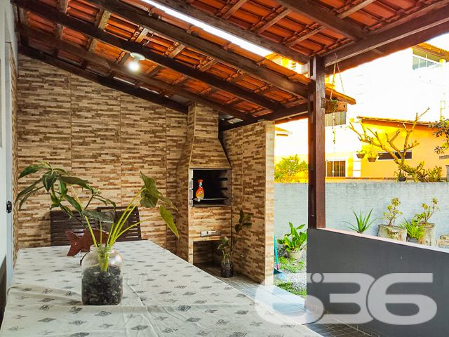 
Encontre seu Refúgio Perfeito no Centro de Balneário Barra do Sul!
Imagine acordar todos os dias com a comodidade de ter tudo ao seu alcance e a tranquilidade de um lar aconchegante. Esta residência de alvenaria, localizada no coração de Balneário Barra do Sul, oferece a combinação perfeita para quem busca praticidade, conforto e lazer.

Espaços Amplos e Aconchegantes:

Suíte principal com privacidade e conforto para você recarregar as energias.
Mais dois dormitórios para acomodar toda a família ou receber amigos com aconchego.
Sala de TV ampla, perfeita para momentos de relaxamento e lazer em família.
Cozinha e sala de jantar integradas, criando um ambiente convidativo para reunir quem você ama.
Momentos Inesquecíveis:

Área de festas com churrasqueira, ideal para celebrar momentos especiais com amigos e familiares.
Amplo espaço de terreno livre, onde as crianças podem brincar, os animais de estimação correr e você pode criar um jardim dos sonhos.
Praticidade no Dia a Dia:

Área de serviços fechada para maior organização e praticidade nas tarefas domésticas.
Despensa espaçosa para armazenar alimentos e outros itens com segurança.
Localização Privilegiada:

A poucos passos de diversos comércios, como supermercados, padarias, farmácias, bancos e lojas, facilitando seu dia a dia.
Perto de escolas, ideal para famílias com crianças em idade escolar.
Fácil acesso às principais vias da cidade, para você se locomover com praticidade para qualquer lugar.
Não perca essa oportunidade única de adquirir um imóvel completo, em uma localização privilegiada e com um preço imperdível!

Agende sua visita agora mesmo e se encante com este lar incrível!

636 NEGÓCIOS IMOBILIÁRIOS: A SUA MELHOR ESCOLHA
Com mais de 30 anos de experiência, a 636 Negócios Imobiliários é sua parceira ideal para encontrar o imóvel perfeito. Estamos prontos para ajudá-lo a fazer deste imóvel o seu novo lar.
 
Telefone: (47) 3451-0636
WhatsApp: (47) 99190-0636