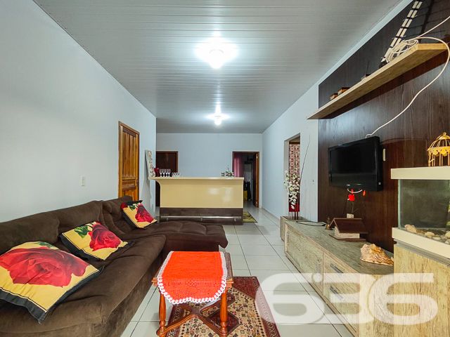 
Encontre seu Refúgio Perfeito no Centro de Balneário Barra do Sul!
Imagine acordar todos os dias com a comodidade de ter tudo ao seu alcance e a tranquilidade de um lar aconchegante. Esta residência de alvenaria, localizada no coração de Balneário Barra do Sul, oferece a combinação perfeita para quem busca praticidade, conforto e lazer.

Espaços Amplos e Aconchegantes:

Suíte principal com privacidade e conforto para você recarregar as energias.
Mais dois dormitórios para acomodar toda a família ou receber amigos com aconchego.
Sala de TV ampla, perfeita para momentos de relaxamento e lazer em família.
Cozinha e sala de jantar integradas, criando um ambiente convidativo para reunir quem você ama.
Momentos Inesquecíveis:

Área de festas com churrasqueira, ideal para celebrar momentos especiais com amigos e familiares.
Amplo espaço de terreno livre, onde as crianças podem brincar, os animais de estimação correr e você pode criar um jardim dos sonhos.
Praticidade no Dia a Dia:

Área de serviços fechada para maior organização e praticidade nas tarefas domésticas.
Despensa espaçosa para armazenar alimentos e outros itens com segurança.
Localização Privilegiada:

A poucos passos de diversos comércios, como supermercados, padarias, farmácias, bancos e lojas, facilitando seu dia a dia.
Perto de escolas, ideal para famílias com crianças em idade escolar.
Fácil acesso às principais vias da cidade, para você se locomover com praticidade para qualquer lugar.
Não perca essa oportunidade única de adquirir um imóvel completo, em uma localização privilegiada e com um preço imperdível!

Agende sua visita agora mesmo e se encante com este lar incrível!

636 NEGÓCIOS IMOBILIÁRIOS: A SUA MELHOR ESCOLHA
Com mais de 30 anos de experiência, a 636 Negócios Imobiliários é sua parceira ideal para encontrar o imóvel perfeito. Estamos prontos para ajudá-lo a fazer deste imóvel o seu novo lar.
 
Telefone: (47) 3451-0636
WhatsApp: (47) 99190-0636