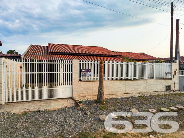 
Encontre seu Refúgio Perfeito no Centro de Balneário Barra do Sul!
Imagine acordar todos os dias com a comodidade de ter tudo ao seu alcance e a tranquilidade de um lar aconchegante. Esta residência de alvenaria, localizada no coração de Balneário Barra do Sul, oferece a combinação perfeita para quem busca praticidade, conforto e lazer.

Espaços Amplos e Aconchegantes:

Suíte principal com privacidade e conforto para você recarregar as energias.
Mais dois dormitórios para acomodar toda a família ou receber amigos com aconchego.
Sala de TV ampla, perfeita para momentos de relaxamento e lazer em família.
Cozinha e sala de jantar integradas, criando um ambiente convidativo para reunir quem você ama.
Momentos Inesquecíveis:

Área de festas com churrasqueira, ideal para celebrar momentos especiais com amigos e familiares.
Amplo espaço de terreno livre, onde as crianças podem brincar, os animais de estimação correr e você pode criar um jardim dos sonhos.
Praticidade no Dia a Dia:

Área de serviços fechada para maior organização e praticidade nas tarefas domésticas.
Despensa espaçosa para armazenar alimentos e outros itens com segurança.
Localização Privilegiada:

A poucos passos de diversos comércios, como supermercados, padarias, farmácias, bancos e lojas, facilitando seu dia a dia.
Perto de escolas, ideal para famílias com crianças em idade escolar.
Fácil acesso às principais vias da cidade, para você se locomover com praticidade para qualquer lugar.
Não perca essa oportunidade única de adquirir um imóvel completo, em uma localização privilegiada e com um preço imperdível!

Agende sua visita agora mesmo e se encante com este lar incrível!

636 NEGÓCIOS IMOBILIÁRIOS: A SUA MELHOR ESCOLHA
Com mais de 30 anos de experiência, a 636 Negócios Imobiliários é sua parceira ideal para encontrar o imóvel perfeito. Estamos prontos para ajudá-lo a fazer deste imóvel o seu novo lar.
 
Telefone: (47) 3451-0636
WhatsApp: (47) 99190-0636