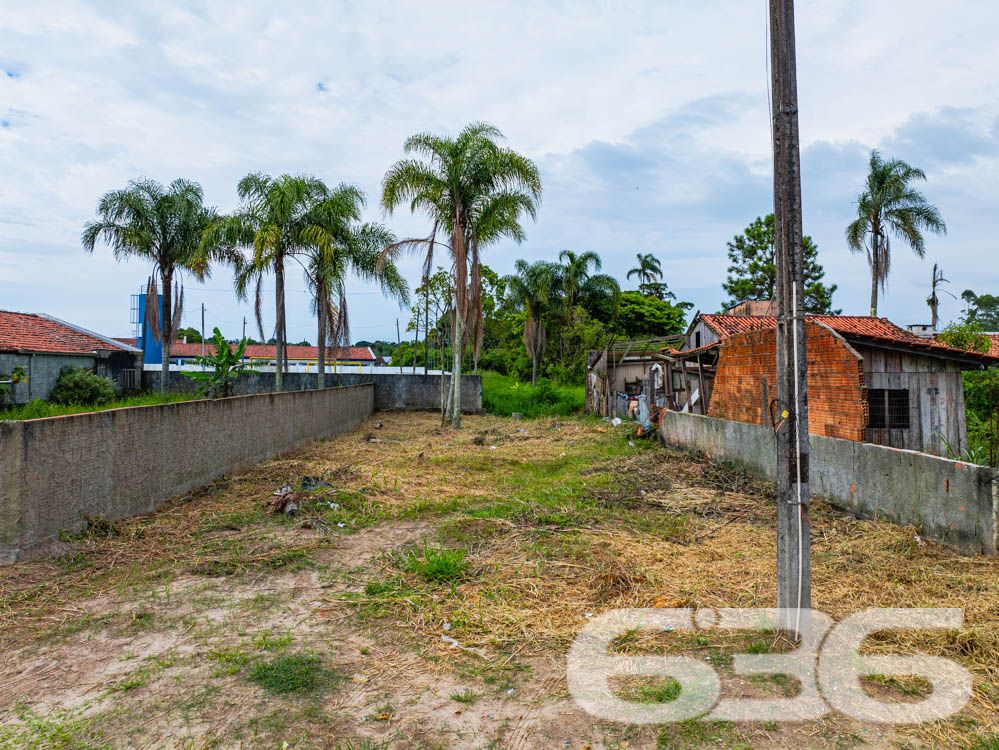 Descubra o Potencial do Seu Novo Investimento em Balneário Barra do Sul, SC
636 Negócios Imobiliários apresenta uma oportunidade única de investimento ou construção em Balneário Barra do Sul, SC. Estamos oferecendo um terreno espetacular no Centro, um local com grande potencial de valorização e desenvolvimento.
Localização Privilegiada
Situado em uma região tranquila, mas ainda assim perto de importantes vias de acesso e comércios locais, este terreno no Centro de Balneário Barra do Sul é o cenário perfeito para seu próximo projeto.
Características do Terreno
O terreno possui uma área total de 300,30m², com dimensões bem distribuídas. A topografia plana e a orientação para o norte maximizam a exposição ao sol, ideal para construções residenciais ou comerciais.
Potencial de Desenvolvimento
Imagine as possibilidades: seja para construir a casa dos seus sonhos, desenvolver um novo estabelecimento comercial ou simplesmente investir em um ativo que só tende a valorizar. O terreno oferece fácil acesso a serviços essenciais como escolas, mercados e centros de saúde, além de estar a uma curta distância das belas praias da região, aumentando ainda mais seu apelo.
Este terreno não é apenas um espaço, mas uma tela em branco esperando para ser transformada. Aproveite esta oportunidade para construir algo grande, em um lugar feito para crescer junto com você e sua família.
Entre em Contato e Agende sua Visita
Não perca a chance de conhecer este terreno excepcional. Entre em contato com a 636 Negócios Imobiliários hoje mesmo e descubra como podemos ajudá-lo a transformar esta propriedade em seu novo projeto de vida. Nosso time de especialistas está pronto para atendê-lo e garantir o melhor negócio possível. Visite nosso site ou nossas redes sociais para mais informações e para agendar sua visita ao local.
636 NEGÓCIOS IMOBILIÁRIOS: A SUA MELHOR ESCOLHA
Com mais de 30 anos de experiência, a 636 Negócios Imobiliários é sua parceira ideal para encontrar o imóvel perfeito. Estamos prontos para ajudá-lo a fazer deste imóvel o seu novo lar.
Telefone: (47) 3451-0636
WhatsApp: (47) 99190-0636
Não perca esta oportunidade única. Visite nosso site para mais informações: i636.com.br