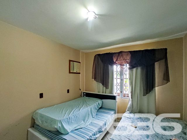 LINDA CASA COM SUÍTE + DORMITÓRIO EM SÃO FRANCISCO DO SUL!
Descubra o refúgio perfeito em São Francisco do Sul, no bairro Ervino. Esta casa de bom padrão, com 160m² de área construída em um terreno de 360m², está a apenas 800 metros da praia, prometendo um estilo de vida tranquilo e repleto de momentos felizes ao lado da natureza.
CONFORTO, SEGURANÇA E LAZER EM UM SÓ LUGAR:
Com um dormitório aconchegante, suíte espaçosa, dois banheiros, e uma sala de estar convidativa, esta casa é ideal para quem busca conforto e privacidade. A área de festas com churrasqueira e fogão a lenha é perfeita para reunir amigos e família, enquanto o jardim e a edícula oferecem ainda mais espaço para seu lazer e hobbies.
UMA LOCALIZAÇÃO PRIVILEGIADA:
Situada no bairro Ervino, conhecido por sua tranquilidade e beleza natural, esta propriedade fica perto de vias de acesso e serviços públicos essenciais, garantindo facilidade no seu dia a dia. A cerca elétrica e a vigilância eletrônica proporcionam segurança e paz de espírito.
636 NEGÓCIOS IMOBILIÁRIOS - SUA MELHOR ESCOLHA:
Com mais de três décadas de experiência, a 636 Negócios Imobiliários é especialista em transformar sonhos em realidade. Nossa equipe está pronta para ajudá-lo a encontrar o lar ideal.
Telefone: (47) 3448-3636
WhatsApp: (47) 99190-0636
Não perca esta chance única de viver perto do mar! Para mais detalhes, visite nosso site: i636.com.br