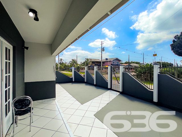 LINDA CASA COM SUÍTE + DORMITÓRIO EM SÃO FRANCISCO DO SUL!
Descubra o refúgio perfeito em São Francisco do Sul, no bairro Ervino. Esta casa de bom padrão, com 160m² de área construída em um terreno de 360m², está a apenas 800 metros da praia, prometendo um estilo de vida tranquilo e repleto de momentos felizes ao lado da natureza.
CONFORTO, SEGURANÇA E LAZER EM UM SÓ LUGAR:
Com um dormitório aconchegante, suíte espaçosa, dois banheiros, e uma sala de estar convidativa, esta casa é ideal para quem busca conforto e privacidade. A área de festas com churrasqueira e fogão a lenha é perfeita para reunir amigos e família, enquanto o jardim e a edícula oferecem ainda mais espaço para seu lazer e hobbies.
UMA LOCALIZAÇÃO PRIVILEGIADA:
Situada no bairro Ervino, conhecido por sua tranquilidade e beleza natural, esta propriedade fica perto de vias de acesso e serviços públicos essenciais, garantindo facilidade no seu dia a dia. A cerca elétrica e a vigilância eletrônica proporcionam segurança e paz de espírito.
636 NEGÓCIOS IMOBILIÁRIOS - SUA MELHOR ESCOLHA:
Com mais de três décadas de experiência, a 636 Negócios Imobiliários é especialista em transformar sonhos em realidade. Nossa equipe está pronta para ajudá-lo a encontrar o lar ideal.
Telefone: (47) 3448-3636
WhatsApp: (47) 99190-0636
Não perca esta chance única de viver perto do mar! Para mais detalhes, visite nosso site: i636.com.br