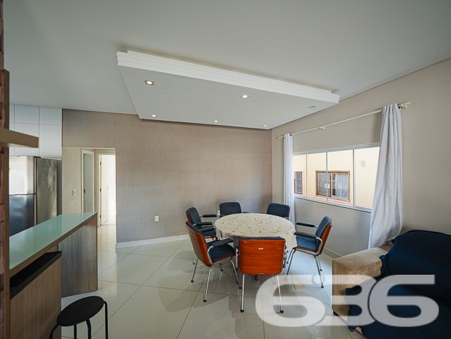 Localizada na tranquila e bela cidade de Balneário Barra do Sul - SC, no bairro Costeira, esta encantadora residência térrea oferece uma excelente oportunidade para quem busca conforto, segurança e qualidade de vida. Proporcionando um ambiente perfeito para a vida familiar.

Ao entrar, você será recebido em um ambiente acolhedor e totalmente mobiliado. A casa dispõe de duas confortáveis salas, sendo uma de estar e outra de jantar, perfeitas para reunir família e amigos. A cozinha espaçosa está equipada com móveis embutidos e uma prática churrasqueira, ideal para preparar deliciosas refeições enquanto desfruta de momentos de descontração.

Os dois dormitórios oferecem privacidade e conforto, complementados por um banheiro moderno com acabamentos de qualidade. A área externa da residência inclui um agradável jardim e uma área de festas coberta, proporcionando um espaço excelente para entretenimento ao ar livre.

O imóvel conta ainda com garagem coberta e descoberta, oferecendo facilidade de acesso e segurança para seus veículos. Além disso, a casa é cercada, garantindo privacidade e segurança, e está equipada com conexão à internet, tornando-a ideal também para quem deseja trabalhar de casa.

Permita-se viver em um ambiente onde cada detalhe foi pensado para proporcionar bem-estar e praticidade.

Em 636 Negócios Imobiliários, entendemos que uma grande empresa é construída com grandes pessoas, e estamos aqui para ajudá-lo a encontrar o grande lar dos seus sonhos. Venha conhecer este encantador imóvel e imagine-se vivendo os melhores momentos da sua vida aqui!
 
636 NEGÓCIOS IMOBILIÁRIOS: A SUA MELHOR ESCOLHA
Com mais de 30 anos de experiência, a 636 Negócios Imobiliários é sua parceira ideal para encontrar o imóvel perfeito. Estamos prontos para ajudá-lo a fazer deste imóvel o seu novo lar.
 
Telefone: (47) 3451-0636
WhatsApp: (47) 99190-0636
 
Não perca esta oportunidade única. Visite nosso site para mais informações: i636.com.br