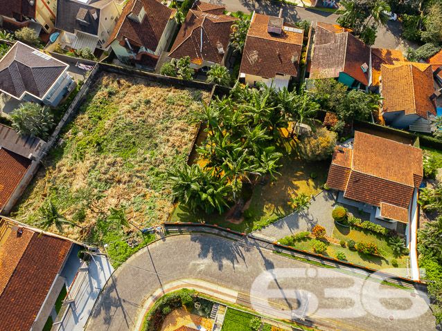 TERRENO À VENDA EM LOCAL SUPER PRIVILEGIADO - OPORTUNIDADE NO BAIRRO ATIRADORES

Esta é a alternativa perfeita para você que deseja construir a casa dos sonhos em uma localização de extremo primor ou que investir em construção civil!

Um EXCELENTE terreno situado numa localidade privilegiadíssima, em um dos melhores e mais belos bairros da maior cidade de Santa Catarina, às proximidades do Centro (2 km) e de tudo quanto for necessário: escolas, faculdades, hospitais, shopping centers, transporte público, supermercados, delegacias, restaurantes, lanchonetes, farmácias estabelecimentos comerciais em geral.

Além disso, o imóvel fica pertinho do 62° Batalhão de Infantaria, um ambiente maravilhoso para fazer caminhadas durante a manhã ou fim de tarde. Uma região tranquila, bem organizada e cheia de esmero.

Ficou interessado? O que você está esperando!? Entre já em contato com a 636 e agende sua visita para conhecer pessoalmente este imóvel!

Consulte um de nossos corretores e saiba mais:
Telefone| 47 3451-0636
WhatsApp| 47 99190-0636

Imobiliária 636.