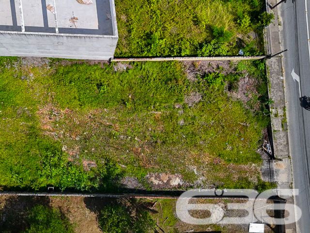 Oportunidade no Bairro Anita Garibaldi, Joinville/SC
Apresentamos uma excelente oportunidade de investimento em Joinville, SC. Um terreno amplo e plano, localizado no bairro Anita Garibaldi, com potencial construtivo para um prédio. Este terreno oferece todas as características ideais para o desenvolvimento de um projeto imobiliário de grande porte.
Localização:
Cidade: Joinville
Bairro: Anita Garibaldi
Rua pavimentada: Sim
Este terreno possui um potencial construtivo incrível, com possibilidade de edificação de um prédio, proporcionando uma excelente valorização do investimento. Localizado em uma região em pleno desenvolvimento e valorização, este imóvel é a escolha certa para quem busca aliar localização privilegiada com um ótimo potencial de retorno financeiro.
Vantagens de Investir neste Terreno:
Localização Estratégica: Situado no bairro Anita Garibaldi, uma das áreas mais promissoras de Joinville, este terreno oferece fácil acesso às principais vias da cidade, bem como proximidade a escolas, comércios, e serviços essenciais.
Com mais de 30 anos de experiência no mercado imobiliário, a 636 Negócios Imobiliários oferece a você todo o suporte necessário para realizar uma negociação segura e vantajosa. Não perca esta oportunidade única de investir em um terreno com grande potencial de valorização.
Para mais informações e agendamento de visitas, entre em contato com nosso time de corretores especializados. Estamos prontos para ajudá-lo a concretizar este excelente negócio.
636 NEGÓCIOS IMOBILIÁRIOS: A SUA MELHOR ESCOLHA
Com mais de 30 anos de experiência, a 636 Negócios Imobiliários é sua parceira ideal para encontrar o imóvel perfeito. Estamos prontos para ajudá-lo a fazer deste imóvel o seu novo lar.
Telefone: (47) 3451-0636
WhatsApp: (47) 99190-0636
Não perca esta oportunidade única. Visite nosso site para mais informações: i636.com.br