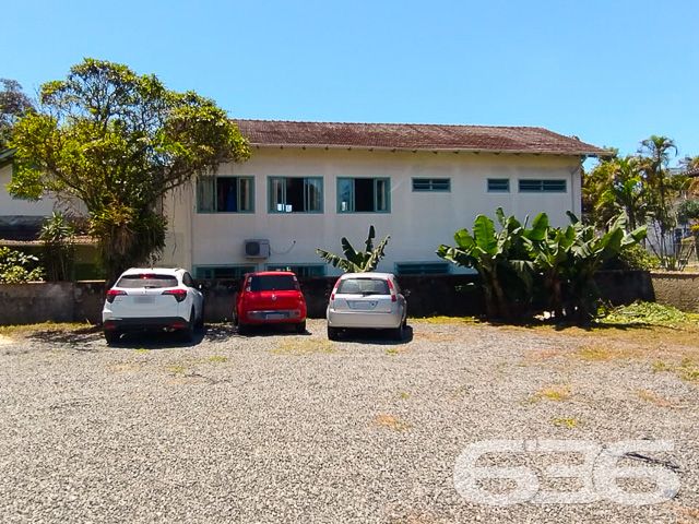 AMPLO TERRENO À VENDA NO BAIRRO AMÉRICA
Procura por um espaço de alto padrão para começar sua construção? Então dê só uma olhada nessa super oportunidade!
Localizado na R. XV de Novembro, no bairro América, esse terreno possui 555m² de área total, sendo 18 metros de frente e 20 metros nos fundos, com laterais de 27 metros.
O terreno está limpo, murado e pronto para obras, situado próximo de grandes comércios e estabelecimentos da região e de Joinville.
Vai perder essa grande chance? Fale com um de nossos corretores e agende sua visita!
Saiba mais:
Telefone: (47) 3451-0636
WhatsApp: (47) 99190-0636
Imobiliária 636.