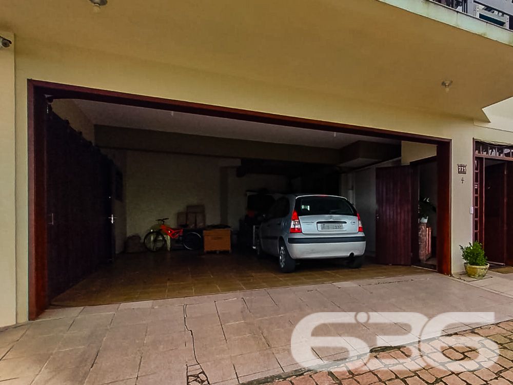 AMPLA RESIDÊNCIA COM 4 DORMITÓRIOS NO BAIRRO BOM RETIRO - ESTUDA PERMUTA

Luxo e Conforto em Cada Detalhe:
Descubra esta magnífica casa de 400,66m², situada no privilegiado bairro Bom Retiro. Com um terreno espaçoso de 1.107m², esta propriedade oferece uma experiência de vida única, combinando luxo, conforto e natureza.

Espaços Pensados para o Seu Bem-Estar:
A casa conta com 4 dormitórios, incluindo uma suíte master, 3 banheiros, sala de estar, cozinha gourmet, copa e cozinha conjugadas, além de uma edícula. A área de festas com churrasqueira e sala de jogos promete momentos inesquecíveis com amigos e família.

Um Jardim para Chamar de Seu:
O amplo jardim, com um suave aclive, é perfeito para quem aprecia a natureza e busca um refúgio tranquilo. A propriedade também inclui 4 garagens cobertas, garantindo segurança e comodidade.

Localização Privilegiada:
Localizada no Bom Retiro, esta residência está próxima a todas as comodidades urbanas, mantendo a tranquilidade de uma área residencial de alto padrão.

636 Negócios Imobiliários – Parceiros de Confiança:
Com mais de 30 anos de experiência, a 636 Negócios Imobiliários é especialista em encontrar o lar dos seus sonhos. Para saber mais, ligue para (47) 3451-0636 ou mande uma mensagem para (47) 99190-0636.