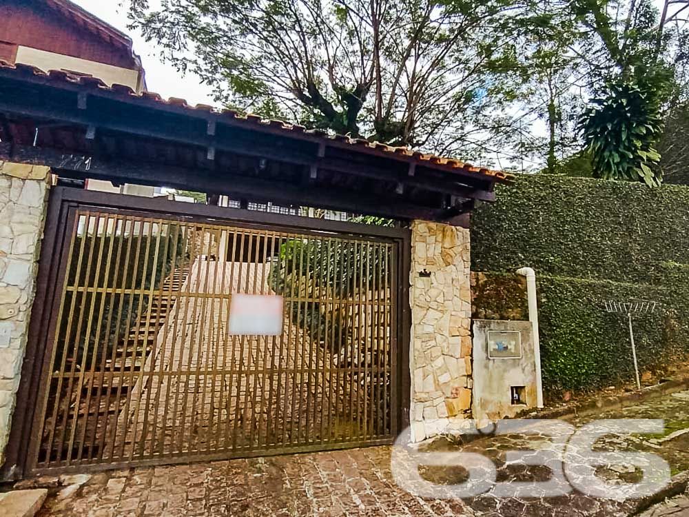 AMPLA RESIDÊNCIA COM 4 DORMITÓRIOS NO BAIRRO BOM RETIRO - ESTUDA PERMUTA

Luxo e Conforto em Cada Detalhe:
Descubra esta magnífica casa de 400,66m², situada no privilegiado bairro Bom Retiro. Com um terreno espaçoso de 1.107m², esta propriedade oferece uma experiência de vida única, combinando luxo, conforto e natureza.

Espaços Pensados para o Seu Bem-Estar:
A casa conta com 4 dormitórios, incluindo uma suíte master, 3 banheiros, sala de estar, cozinha gourmet, copa e cozinha conjugadas, além de uma edícula. A área de festas com churrasqueira e sala de jogos promete momentos inesquecíveis com amigos e família.

Um Jardim para Chamar de Seu:
O amplo jardim, com um suave aclive, é perfeito para quem aprecia a natureza e busca um refúgio tranquilo. A propriedade também inclui 4 garagens cobertas, garantindo segurança e comodidade.

Localização Privilegiada:
Localizada no Bom Retiro, esta residência está próxima a todas as comodidades urbanas, mantendo a tranquilidade de uma área residencial de alto padrão.

636 Negócios Imobiliários – Parceiros de Confiança:
Com mais de 30 anos de experiência, a 636 Negócios Imobiliários é especialista em encontrar o lar dos seus sonhos. Para saber mais, ligue para (47) 3451-0636 ou mande uma mensagem para (47) 99190-0636.