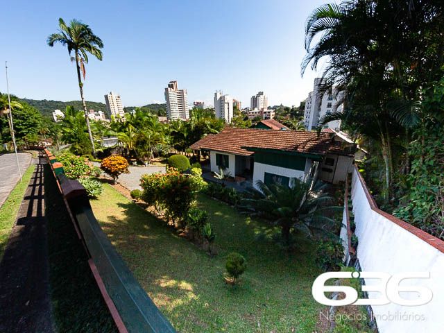 IMÓVEL COM POTENCIAL ÚNICO NO CORAÇÃO DO BAIRRO ATIRADORES
Descubra o charme e o potencial inexplorado desta casa mista de alvenaria com PVC, situada no cobiçado bairro Atiradores. Com uma localização sem igual, próxima à Via Gastronômica, Angeloni, Hospital Sadalla e ao vibrante centro da cidade, esta propriedade é um verdadeiro tesouro para quem deseja morar ou investir no coração de tudo.
A residência, embora modesta, oferece a possibilidade de ser habitada imediatamente, representando uma oportunidade rara de viver em uma das áreas mais desejadas da cidade. O verdadeiro destaque, no entanto, reside no terreno de 800m² que acompanha a casa, apresentando um potencial extraordinário para a construção de uma residência de alto padrão ou até mesmo um prédio exclusivo.
A tranquilidade e privacidade são asseguradas pela presença de um condomínio residencial nos fundos, eliminando a possibilidade de futuras construções de torres residenciais próximas. Este é um convite para projetar e construir um lar que não apenas atenda às suas necessidades, mas também exceda suas expectativas de vida sofisticada.
Não deixe passar a chance de possuir um imóvel com tanto potencial em uma localização privilegiada. Entre em contato conosco para descobrir como transformar este espaço no seu sonho realizado.
Para mais informações, fale conosco:
Telefone: (47) 3451-0636
WhatsApp: (47) 99190-0636
Este e outros milhares de imóveis no site: i636.com.br