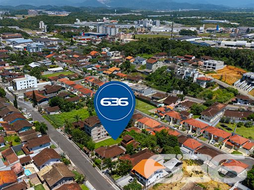 VENDE-SE TERRENO AMPLO E PRONTO PARA CONSTRUIR NO BOM RETIRO – SUA OPORTUNIDADE DE INVESTIMENTO!
Descubra este excelente terreno de 996,34m² no bairro Bom Retiro, uma oportunidade de investimento imperdível. Com um declive suave, amplo e já limpo com gramado, este terreno murado está pronto para construir e transformar seus sonhos em realidade.
Este terreno oferece um espaço generoso para desenvolver um projeto residencial ou comercial, adaptando-se perfeitamente às suas necessidades. Seja para construir a casa dos seus sonhos ou para um empreendimento lucrativo, as possibilidades são infinitas. A área plana e bem cuidada é ideal para um desenvolvimento sem complicações.
Localizado no bairro Bom Retiro, este terreno está em uma região de crescente valorização. O bairro é conhecido por sua tranquilidade e localização estratégica, oferecendo um ambiente sereno e ao mesmo tempo próximo a serviços essenciais e infraestrutura urbana.
A 636 Negócios Imobiliários, com mais de 30 anos de experiência, é a parceira ideal para realizar seu projeto de vida ou investimento. Nossa equipe está pronta para oferecer suporte e orientação em cada etapa. Entre em contato conosco pelo telefone: (47) 3451-0636 ou WhatsApp: (47) 99190-0636.
Este e outros milhares de imóveis no site: i636.com.br