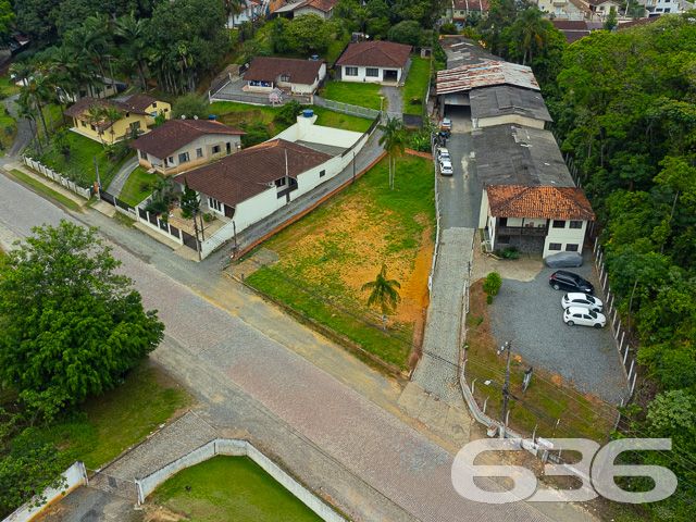OPORTUNIDADE TERRENO À VENDA NO BAIRRO SANTA CATARINA - EXCELENTE PARA COMÉRCIO

Está procurando por um espaço para começar aquela construção tão sonhada? Então dê só uma olhada nesse lote!

Este é um terreno muito bem localizado em via de grande fluxo de veículos, próximo de escolas, supermercados, transporte público, restaurantes, lojas e comércios em geral.

São incríveis 459,50m² de área total, limpo e pronto para obras! 

Tire seus planos do papel e conte conosco para realizá-los.

Saiba mais:
Telefone: (47) 3451-0636
WhatsApp: (47) 99190-0636

Imobiliária 636.