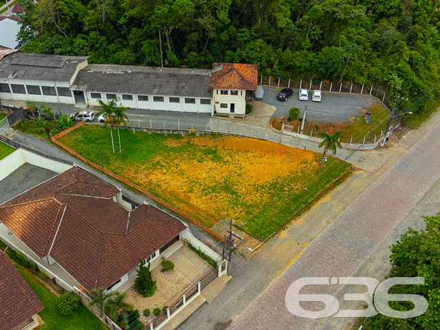 OPORTUNIDADE TERRENO À VENDA NO BAIRRO SANTA CATARINA - EXCELENTE PARA COMÉRCIO

Está procurando por um espaço para começar aquela construção tão sonhada? Então dê só uma olhada nesse lote!

Este é um terreno muito bem localizado em via de grande fluxo de veículos, próximo de escolas, supermercados, transporte público, restaurantes, lojas e comércios em geral.

São incríveis 459,50m² de área total, limpo e pronto para obras! 

Tire seus planos do papel e conte conosco para realizá-los.

Saiba mais:
Telefone: (47) 3451-0636
WhatsApp: (47) 99190-0636

Imobiliária 636.