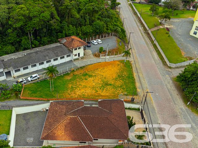 OPORTUNIDADE TERRENO À VENDA NO BAIRRO SANTA CATARINA - EXCELENTE PARA COMÉRCIO

Está procurando por um espaço para começar aquela construção tão sonhada? Então dê só uma olhada nesse lote!

Este é um terreno muito bem localizado em via de grande fluxo de veículos, próximo de escolas, supermercados, transporte público, restaurantes, lojas e comércios em geral.

São incríveis 459,50m² de área total, limpo e pronto para obras! 

Tire seus planos do papel e conte conosco para realizá-los.

Saiba mais:
Telefone: (47) 3451-0636
WhatsApp: (47) 99190-0636

Imobiliária 636.