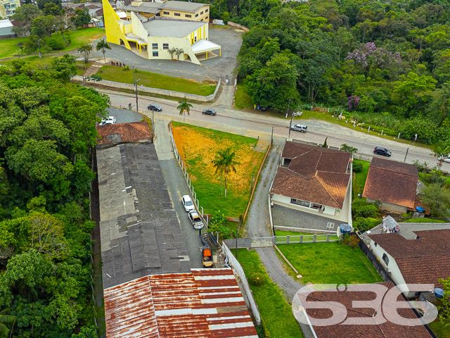OPORTUNIDADE TERRENO À VENDA NO BAIRRO SANTA CATARINA - EXCELENTE PARA COMÉRCIO

Está procurando por um espaço para começar aquela construção tão sonhada? Então dê só uma olhada nesse lote!

Este é um terreno muito bem localizado em via de grande fluxo de veículos, próximo de escolas, supermercados, transporte público, restaurantes, lojas e comércios em geral.

São incríveis 459,50m² de área total, limpo e pronto para obras! 

Tire seus planos do papel e conte conosco para realizá-los.

Saiba mais:
Telefone: (47) 3451-0636
WhatsApp: (47) 99190-0636

Imobiliária 636.