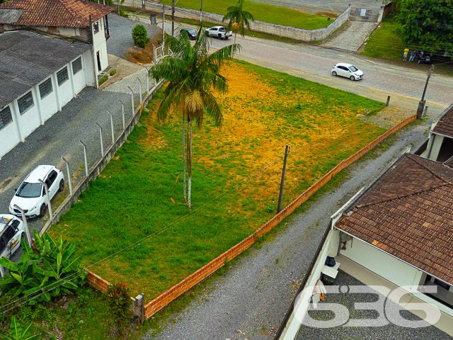 OPORTUNIDADE TERRENO À VENDA NO BAIRRO SANTA CATARINA - EXCELENTE PARA COMÉRCIO

Está procurando por um espaço para começar aquela construção tão sonhada? Então dê só uma olhada nesse lote!

Este é um terreno muito bem localizado em via de grande fluxo de veículos, próximo de escolas, supermercados, transporte público, restaurantes, lojas e comércios em geral.

São incríveis 459,50m² de área total, limpo e pronto para obras! 

Tire seus planos do papel e conte conosco para realizá-los.

Saiba mais:
Telefone: (47) 3451-0636
WhatsApp: (47) 99190-0636

Imobiliária 636.