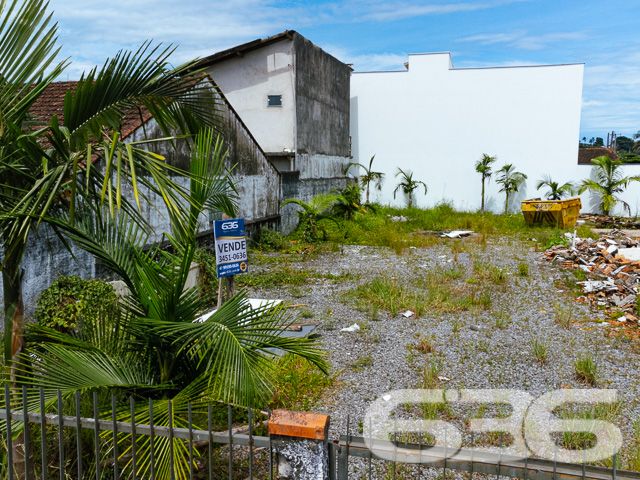 BAIRRO FÁTIMA – AMPLO TERRENO DE ESQUINA ESPERA POR VOCÊ - ESTUDA PERMUTA POR ÁREA CONSTRUIDA
Descubra a oportunidade perfeita para seu próximo empreendimento no bairro Fátima. Este terreno de esquina, com uma área total de 600m² (20 x 30 metros), oferece um espaço amplo e versátil, ideal para projetos comerciais ou residenciais.
Com sua localização estratégica e topografia plana, o terreno é uma tela em branco pronta para ser transformada em seu sonho.
Este terreno representa uma excelente oportunidade para investidores e construtores. Sua localização no bairro Fátima, uma área em constante desenvolvimento, garante acesso fácil a serviços essenciais e infraestrutura urbana.
Além disso, a natureza de esquina do terreno proporciona maior visibilidade e acessibilidade, tornando-o ideal para uma variedade de projetos.
Na 636 Negócios Imobiliários, com mais de 30 anos de experiência no mercado imobiliário, estamos prontos para ajudá-lo a aproveitar esta oportunidade única. Entre em contato conosco pelo telefone: (47) 3451-0636 ou WhatsApp: (47) 99190-0636 para mais informações.
Este e outros milhares de imóveis no site: i636.com.br