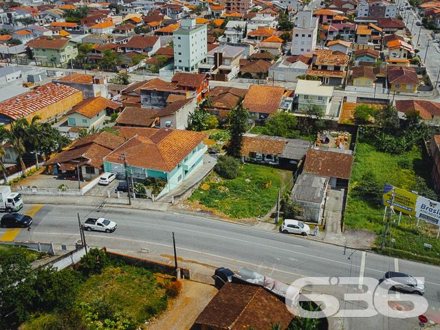 LOTE À VENDA NO BAIRRO GUANABARA - ESTUDA PERMUTA
Este é um amplo terreno com 787,33m² de área total, sendo 16,42 metros de frente por 59 metros nas laterais, possuindo declive suave.
Está localizado próximo a bons comércios e estabelecimentos da região, como: supermercados, farmácias, postos de saúde, escolas e demais serviços. A cerca de 600 metros da Estação de ônibus do Guanabara, 800 metros do Parque da Cidade e 650 metros do Supermercado Albino.
Ficou interessado? Não perca essa grande oportunidade em excelente localização!
Fale conosco e saiba mais:
Telefone: (47) 3451-0636
WhatsApp: (47) 99190-0636
Imobiliária 636.