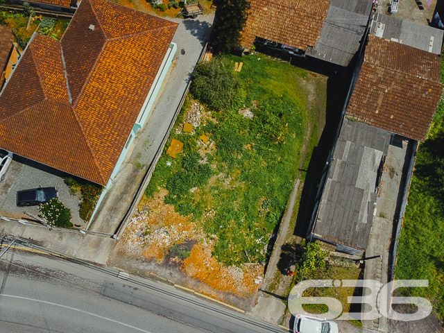 LOTE À VENDA NO BAIRRO GUANABARA - ESTUDA PERMUTA
Este é um amplo terreno com 787,33m² de área total, sendo 16,42 metros de frente por 59 metros nas laterais, possuindo declive suave.
Está localizado próximo a bons comércios e estabelecimentos da região, como: supermercados, farmácias, postos de saúde, escolas e demais serviços. A cerca de 600 metros da Estação de ônibus do Guanabara, 800 metros do Parque da Cidade e 650 metros do Supermercado Albino.
Ficou interessado? Não perca essa grande oportunidade em excelente localização!
Fale conosco e saiba mais:
Telefone: (47) 3451-0636
WhatsApp: (47) 99190-0636
Imobiliária 636.