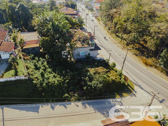 TERRENO DE ESQUINA À VENDA NO BAIRRO ITAUM - ESTUDA PERMUTA
Procura por um lugar para investir e começar aquela construção tão desejada? Então você não pode perder essa grande oportunidade!
Este é um terreno de esquina com 560m² de área total, sendo 14 metros de frente por 40 metros em ambos os lados, com aclive suave.
Está localizado na Rua Monsenhor Gercino, excelente para ponto comercial!
Fale conosco:
Telefone: (47) 3451-0636
WhatsApp: (47) 99190-0636