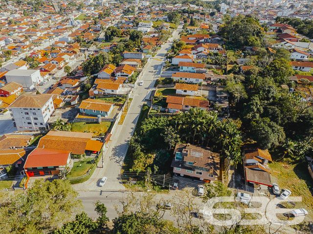 TERRENO DE ESQUINA À VENDA NO BAIRRO ITAUM - ESTUDA PERMUTA
Procura por um lugar para investir e começar aquela construção tão desejada? Então você não pode perder essa grande oportunidade!
Este é um terreno de esquina com 560m² de área total, sendo 14 metros de frente por 40 metros em ambos os lados, com aclive suave.
Está localizado na Rua Monsenhor Gercino, excelente para ponto comercial!
Fale conosco:
Telefone: (47) 3451-0636
WhatsApp: (47) 99190-0636