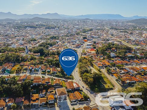 TERRENO DE ESQUINA À VENDA NO BAIRRO ITAUM - ESTUDA PERMUTA
Procura por um lugar para investir e começar aquela construção tão desejada? Então você não pode perder essa grande oportunidade!
Este é um terreno de esquina com 560m² de área total, sendo 14 metros de frente por 40 metros em ambos os lados, com aclive suave.
Está localizado na Rua Monsenhor Gercino, excelente para ponto comercial!
Fale conosco:
Telefone: (47) 3451-0636
WhatsApp: (47) 99190-0636