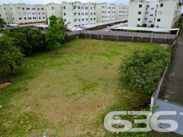 INVISTA AQUI! TERRENOS À VENDA NO BAIRRO IRIRIÚ - ESTUDA PERMUTA
Descubra o potencial de dois lindíssimos terrenos aterrados e parcialmente murados, totalizando uma área de 1.267m² no bairro Iririú, uma tela em branco para seus projetos mais ambiciosos. Com duas escrituras individualizadas, os terrenos possuem áreas respectivas de 582,14m² e 685,07m², oferecendo flexibilidade e opções para investidores e construtores.
Potencial Ilimitado:
Estes lotes, com frente de 30,13 metros e ambos os lados medindo 42,79 metros, estão em uma rua pavimentada, proporcionando um acesso fácil e conveniente. Imagine as possibilidades: residências personalizadas, um complexo de apartamentos ou até mesmo um espaço comercial. A topografia plana e a localização estratégica tornam estes terrenos ideais para qualquer tipo de projeto.
Localização Privilegiada:
Iririú é conhecido por sua tranquilidade e infraestrutura completa, com escolas, comércios e serviços que facilitam o dia a dia. Um bairro em constante desenvolvimento, ideal para investir e construir. A proximidade com as principais vias da cidade aumenta ainda mais o valor destes terrenos.
636 Negócios Imobiliários – Parceiros de Visão:
Com mais de 30 anos de experiência, somos especialistas em identificar oportunidades de valor no mercado imobiliário. Estes terrenos representam uma chance excepcional para investidores visionários.
Para mais informações e para explorar as possibilidades que estes terrenos oferecem, ligue para (47) 3451-0636 ou mande uma mensagem para (47) 99190-0636. Não perca esta oportunidade de investir em um dos bairros mais promissores de Joinville!