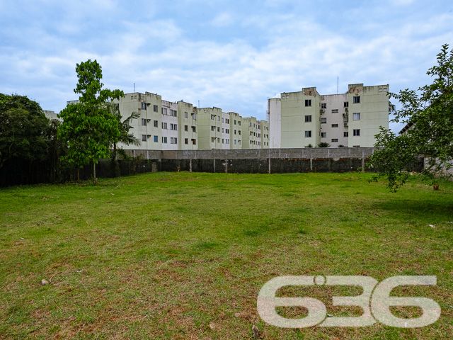 INVISTA AQUI! TERRENOS À VENDA NO BAIRRO IRIRIÚ - ESTUDA PERMUTA
Descubra o potencial de dois lindíssimos terrenos aterrados e parcialmente murados, totalizando uma área de 1.267m² no bairro Iririú, uma tela em branco para seus projetos mais ambiciosos. Com duas escrituras individualizadas, os terrenos possuem áreas respectivas de 582,14m² e 685,07m², oferecendo flexibilidade e opções para investidores e construtores.
Potencial Ilimitado:
Estes lotes, com frente de 30,13 metros e ambos os lados medindo 42,79 metros, estão em uma rua pavimentada, proporcionando um acesso fácil e conveniente. Imagine as possibilidades: residências personalizadas, um complexo de apartamentos ou até mesmo um espaço comercial. A topografia plana e a localização estratégica tornam estes terrenos ideais para qualquer tipo de projeto.
Localização Privilegiada:
Iririú é conhecido por sua tranquilidade e infraestrutura completa, com escolas, comércios e serviços que facilitam o dia a dia. Um bairro em constante desenvolvimento, ideal para investir e construir. A proximidade com as principais vias da cidade aumenta ainda mais o valor destes terrenos.
636 Negócios Imobiliários – Parceiros de Visão:
Com mais de 30 anos de experiência, somos especialistas em identificar oportunidades de valor no mercado imobiliário. Estes terrenos representam uma chance excepcional para investidores visionários.
Para mais informações e para explorar as possibilidades que estes terrenos oferecem, ligue para (47) 3451-0636 ou mande uma mensagem para (47) 99190-0636. Não perca esta oportunidade de investir em um dos bairros mais promissores de Joinville!