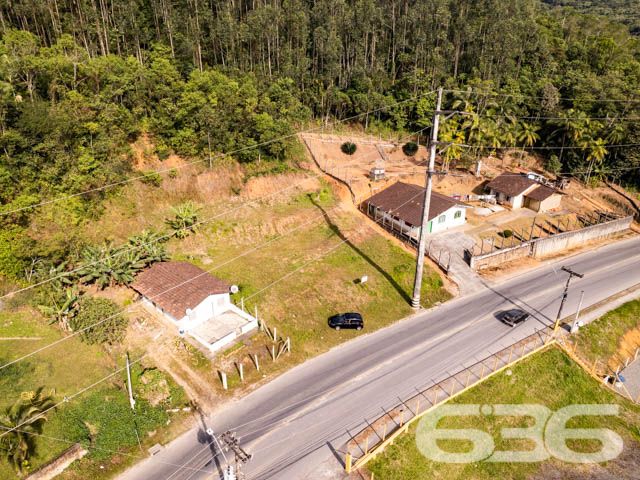 BELÍSSIMO TERRENO À VENDA NO BAIRRO ITINGA, EM JOINVILLE - ESTUDA PERMUTA
São 1.339m² de terreno com 28m² de frente e 42m² de lado. Terreno bem plano na frente, com um aclive suave no final do terreno, com aproximadamente uns 800m² de área plana. Pronto para obras!
Perfeito para você que deseja começar aquela construção dos sonhos.
Localizado no bairro mais ao Sul de Joinville, na divisa com Araquari, o Itinga convive com as vantagens, que é ter caminho para as praias de São Francisco do Sul e Balneário Barra do Sul. A região possui um comércio independente e vislumbra um crescimento ainda maior com a instalação da Universidade Federal de Santa Catarina (UFSC). Fica a cerca de 10 km de distância do Centro de Joinville.
Consulte um de nossos corretores e saiba mais sobre esse vantajoso e oportuno terreno.
Fale conosco:
Telefone: 47 3451-0636
WhatsApp: 47 99190-0636