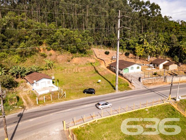 BELÍSSIMO TERRENO À VENDA NO BAIRRO ITINGA, EM JOINVILLE - ESTUDA PERMUTA
São 1.339m² de terreno com 28m² de frente e 42m² de lado. Terreno bem plano na frente, com um aclive suave no final do terreno, com aproximadamente uns 800m² de área plana. Pronto para obras!
Perfeito para você que deseja começar aquela construção dos sonhos.
Localizado no bairro mais ao Sul de Joinville, na divisa com Araquari, o Itinga convive com as vantagens, que é ter caminho para as praias de São Francisco do Sul e Balneário Barra do Sul. A região possui um comércio independente e vislumbra um crescimento ainda maior com a instalação da Universidade Federal de Santa Catarina (UFSC). Fica a cerca de 10 km de distância do Centro de Joinville.
Consulte um de nossos corretores e saiba mais sobre esse vantajoso e oportuno terreno.
Fale conosco:
Telefone: 47 3451-0636
WhatsApp: 47 99190-0636