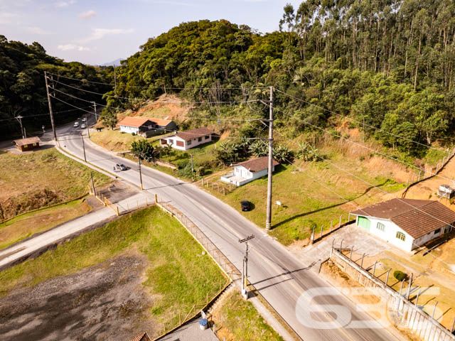BELÍSSIMO TERRENO À VENDA NO BAIRRO ITINGA, EM JOINVILLE - ESTUDA PERMUTA
São 1.339m² de terreno com 28m² de frente e 42m² de lado. Terreno bem plano na frente, com um aclive suave no final do terreno, com aproximadamente uns 800m² de área plana. Pronto para obras!
Perfeito para você que deseja começar aquela construção dos sonhos.
Localizado no bairro mais ao Sul de Joinville, na divisa com Araquari, o Itinga convive com as vantagens, que é ter caminho para as praias de São Francisco do Sul e Balneário Barra do Sul. A região possui um comércio independente e vislumbra um crescimento ainda maior com a instalação da Universidade Federal de Santa Catarina (UFSC). Fica a cerca de 10 km de distância do Centro de Joinville.
Consulte um de nossos corretores e saiba mais sobre esse vantajoso e oportuno terreno.
Fale conosco:
Telefone: 47 3451-0636
WhatsApp: 47 99190-0636