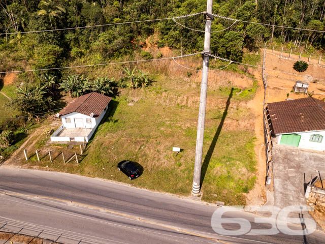 BELÍSSIMO TERRENO À VENDA NO BAIRRO ITINGA, EM JOINVILLE - ESTUDA PERMUTA
São 1.339m² de terreno com 28m² de frente e 42m² de lado. Terreno bem plano na frente, com um aclive suave no final do terreno, com aproximadamente uns 800m² de área plana. Pronto para obras!
Perfeito para você que deseja começar aquela construção dos sonhos.
Localizado no bairro mais ao Sul de Joinville, na divisa com Araquari, o Itinga convive com as vantagens, que é ter caminho para as praias de São Francisco do Sul e Balneário Barra do Sul. A região possui um comércio independente e vislumbra um crescimento ainda maior com a instalação da Universidade Federal de Santa Catarina (UFSC). Fica a cerca de 10 km de distância do Centro de Joinville.
Consulte um de nossos corretores e saiba mais sobre esse vantajoso e oportuno terreno.
Fale conosco:
Telefone: 47 3451-0636
WhatsApp: 47 99190-0636