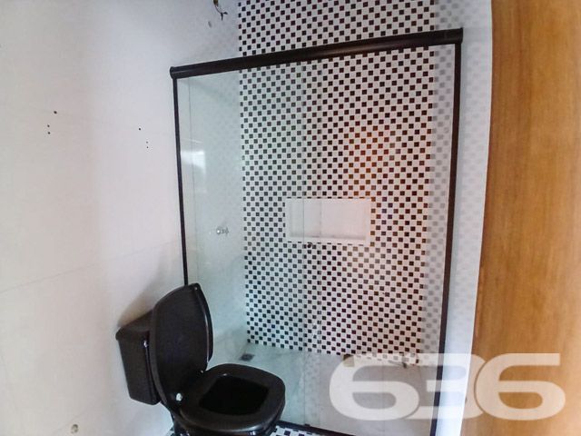 Descubra o potencial desta acolhedora residência padrão térreo, situada no tranquilo bairro de Jarivatuba, em Joinville/SC. Apresentando um design charmoso em madeira, esta casa oferece a combinação perfeita entre conforto e praticidade, estando pronta para receber os últimos toques de acabamento conforme o seu gosto.

Características principais:

Área construída de 27 m² em um terreno de 214,56 m² com dimensões generosas, proporcionando um amplo espaço externo para atividades ao ar livre e projetos futuros.
A residência é composta por dois aconchegantes dormitórios, ideal para famílias ou para quem deseja ter um espaço extra para visitas.
Sala de estar e jantar integradas com a cozinha, criando um ambiente fluído e convidativo para o convívio familiar.
Cinco vagas descobertas de garagem, garantindo facilidade e comodidade para estacionar veículos familiares ou de visitantes.

Localização estratégica:

Situada a poucos metros de um posto de saúde, a residência garante acesso fácil a serviços essenciais para o seu bem-estar.
A localização é excelente, próxima a vias de acesso, transporte público, escolas e outros serviços públicos essenciais, promovendo uma vida cotidiana prática e sem complicações.

Vantagens adicionais:

Imóvel novo e pronto para ser personalizado ao seu gosto.
Estrutura muito boa e bem feita, necessitando apenas de finalizações em alguns acabamentos.
Ideal para quem valoriza a privacidade e a tranquilidade, com um bom espaço de terreno cercado, perfeito para quem tem animais de estimação ou aprecia jardinagem.
Esta propriedade não apenas representa uma moradia, mas uma oportunidade de criar um lar com seu toque pessoal. Com mais de 30 anos de experiência e um histórico de excelência no mercado imobiliário, a 636 Negócios Imobiliários está pronta para ajudá-lo a fazer desta casa o seu novo endereço. Aproveite a chance de viver em um espaço que combina beleza, conforto e praticidade em um dos bairros mais cobiçados de Joinville. Aguardamos seu contato para mais informações e uma visita ao local. Venha construir sua história aqui!
 
636 NEGÓCIOS IMOBILIÁRIOS: A SUA MELHOR ESCOLHA
Com mais de 30 anos de experiência, a 636 Negócios Imobiliários é sua parceira ideal para encontrar o imóvel perfeito. Estamos prontos para ajudá-lo a fazer deste imóvel o seu novo lar.
 
Telefone: (47) 3451-0636
WhatsApp: (47) 99190-0636
 
Não perca esta oportunidade única. Visite nosso site para mais informações: i636.com.br