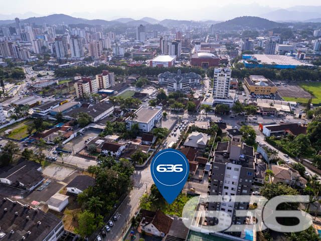 TERRENO DE ESQUINA NO CENTRO - ESTUDA PERMUTA POR ÁREA CONSTRUIDA
Terreno Espaçoso em Localização Estratégica
Este terreno de esquina com 536m² oferece uma oportunidade única para investidores e construtores. Com 30 metros de frente e 21 metros nas laterais, o espaço é ideal para projetos residenciais ou comerciais.
Potencial Ilimitado para Realizar Sonhos
Este terreno plano é uma tela em branco esperando para ser transformada. Seja para construir a casa dos sonhos ou um empreendimento lucrativo, o potencial é imenso. A área ampla permite flexibilidade no design e na construção.
A localização do terreno é conhecida por sua tranquilidade e acesso a serviços essenciais. Próximo a escolas, comércios e áreas de lazer, o bairro oferece uma qualidade de vida invejável. A localização do terreno garante facilidade de acesso e visibilidade.
Entre em contato conosco pelo telefone (47) 3451-0636 ou WhatsApp (47) 99190-0636 e saiba mais sobre esta oportunidade imperdível.