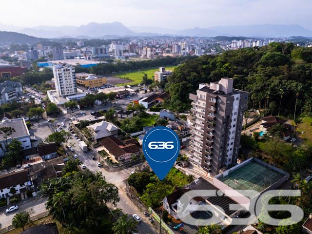 TERRENO DE ESQUINA NO CENTRO - ESTUDA PERMUTA POR ÁREA CONSTRUIDA
Terreno Espaçoso em Localização Estratégica
Este terreno de esquina com 536m² oferece uma oportunidade única para investidores e construtores. Com 30 metros de frente e 21 metros nas laterais, o espaço é ideal para projetos residenciais ou comerciais.
Potencial Ilimitado para Realizar Sonhos
Este terreno plano é uma tela em branco esperando para ser transformada. Seja para construir a casa dos sonhos ou um empreendimento lucrativo, o potencial é imenso. A área ampla permite flexibilidade no design e na construção.
A localização do terreno é conhecida por sua tranquilidade e acesso a serviços essenciais. Próximo a escolas, comércios e áreas de lazer, o bairro oferece uma qualidade de vida invejável. A localização do terreno garante facilidade de acesso e visibilidade.
Entre em contato conosco pelo telefone (47) 3451-0636 ou WhatsApp (47) 99190-0636 e saiba mais sobre esta oportunidade imperdível.