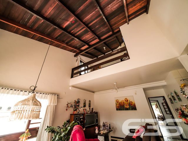 RESIDÊNCIA DE ALTO PADRÃO COM 2 SUÍTES + 2 QUARTOS NO BAIRRO ANITA GARIBALDI - ESTUDA PERMUTA

Um sobrado amplo, completo e muito bem dividido, com 2 suítes e mais 2 dormitórios, sala de estar, living integrado com mezanino e pé direito duplo (sala de jantar, cozinha e sala de TV), área de festas com churrasqueira e lavabo, escritório e área de serviço com despensa. O imóvel também dispõe de uma excelente sacada, cuja vista aprecia o deslumbrante paisagismo no ambiente externo da casa, concedido pelo seu lindo jardim recheado de plantas exóticas.

Sendo muito bem localizado, às proximidades do Centro da maior cidade do estado, o mesmo fica perto de escolas, shopping centers, faculdades, hospitais, bancos, transporte público, comércios em geral e muito mais!

Em sua disposição interior, esta residência, de altíssimo padrão, é artisticamente ornamentada por finos móveis planejados, bem como por um esplêndido acabamento, com teto em laje e rebaixos em gesso, imponentes janelas enormes, que proporcionam maior arejamento à casa, requintados detalhes com madeira de lei e ótimos lustres.

O espaço externo da residência comporta uma bela edícula, cujo espaço constitui uma maravilhosa área de festas com churrasqueira. Tal local, certamente, poderá proporcionar excelentes momentos com familiares e amigas, para guardar nas lembranças. São 280m² de área construída em um terreno com 642m², com 3 vagas de garagem coberta.

PROPRIETÁRIO ESTUDA PERMUTA, DE PREFERÊNCIA POR 2 APARTAMENTOS (1 APARTAMENTO COM 3 QUARTOS E 2 VAGAS DE GARAGEM E OUTRO APARTAMENTO COM 2 QUARTOS).

Ficou interessado? Entre já em contato conosco! 
Telefone| 47 3451-0636
WhatsApp| 47 99190-0636

Imobiliária 636.