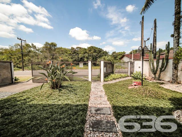 RESIDÊNCIA DE ALTO PADRÃO COM 2 SUÍTES + 2 QUARTOS NO BAIRRO ANITA GARIBALDI - ESTUDA PERMUTA

Um sobrado amplo, completo e muito bem dividido, com 2 suítes e mais 2 dormitórios, sala de estar, living integrado com mezanino e pé direito duplo (sala de jantar, cozinha e sala de TV), área de festas com churrasqueira e lavabo, escritório e área de serviço com despensa. O imóvel também dispõe de uma excelente sacada, cuja vista aprecia o deslumbrante paisagismo no ambiente externo da casa, concedido pelo seu lindo jardim recheado de plantas exóticas.

Sendo muito bem localizado, às proximidades do Centro da maior cidade do estado, o mesmo fica perto de escolas, shopping centers, faculdades, hospitais, bancos, transporte público, comércios em geral e muito mais!

Em sua disposição interior, esta residência, de altíssimo padrão, é artisticamente ornamentada por finos móveis planejados, bem como por um esplêndido acabamento, com teto em laje e rebaixos em gesso, imponentes janelas enormes, que proporcionam maior arejamento à casa, requintados detalhes com madeira de lei e ótimos lustres.

O espaço externo da residência comporta uma bela edícula, cujo espaço constitui uma maravilhosa área de festas com churrasqueira. Tal local, certamente, poderá proporcionar excelentes momentos com familiares e amigas, para guardar nas lembranças. São 280m² de área construída em um terreno com 642m², com 3 vagas de garagem coberta.

PROPRIETÁRIO ESTUDA PERMUTA, DE PREFERÊNCIA POR 2 APARTAMENTOS (1 APARTAMENTO COM 3 QUARTOS E 2 VAGAS DE GARAGEM E OUTRO APARTAMENTO COM 2 QUARTOS).

Ficou interessado? Entre já em contato conosco! 
Telefone| 47 3451-0636
WhatsApp| 47 99190-0636

Imobiliária 636.